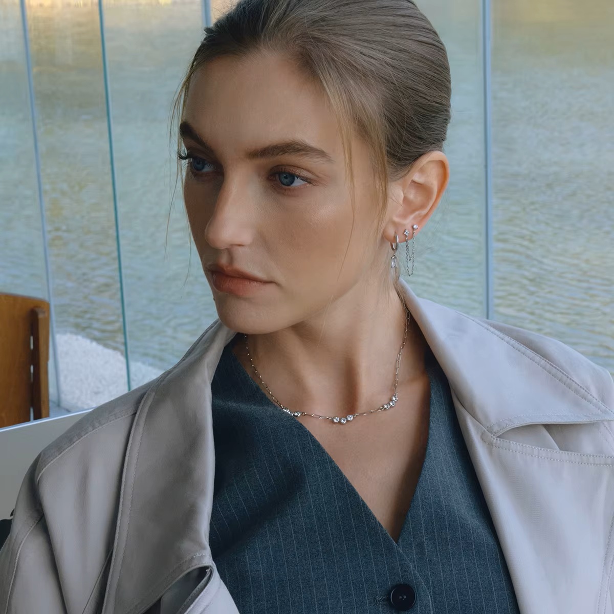 Náhrdelník Elenys Sparkle Line na krku elegantní styling